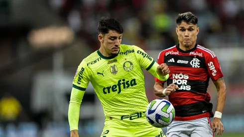 Jogadores de Flamengo e Palmeiras em Flamengo x Palmeiras pelo Brasileirão 2023.