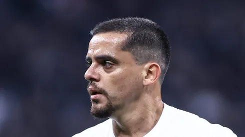 Fagner durante partida contra o América-MG pelo Brasileirão 2023. Lateral tem futuro indefinido no Timão.