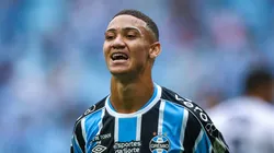 Gustavo Nunes comemorando seu único gol como profissional. Foto: Lucas Uebel/Grêmio FBPA