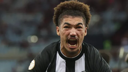 Adryelson, ex-Botafogo, pode deixar o Lyon. Corinthians está interessado