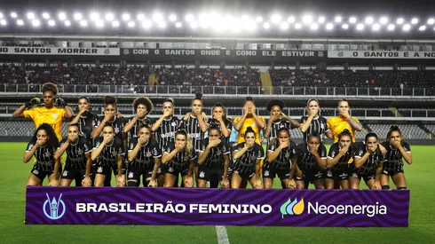 Jogadoras cobriram as mãos em sinal de silenciamento. Divulgação/Fernanda Luz/Staff Images Woman/CBF.