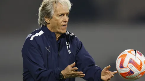 Jorge Jesus em partida da Saudi Pro League (Foto: Francois Nel/Getty Images)
