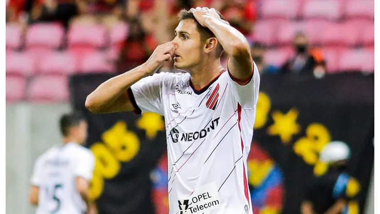 Lucas Fasson, que passou pelo Athletico Paranaense, é condenado a pagar R$ 150 milhões para o São Paulo