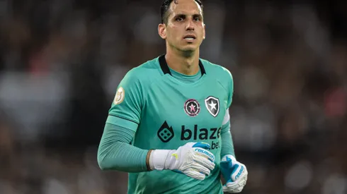 Gatito Fernandez goleiro do Botafogo durante partida contra o Bragantino no estadio Engenhao pelo campeonato Brasileiro A 2022. Foto: Thiago Ribeiro/AGIF