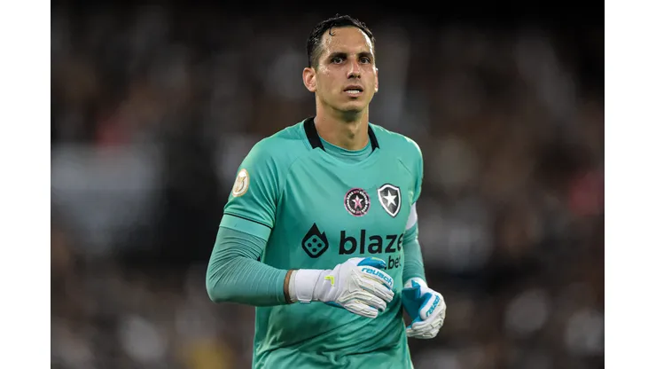 Gatito Fernandez goleiro do Botafogo durante partida contra o Bragantino no estadio Engenhao pelo campeonato Brasileiro A 2022. Foto: Thiago Ribeiro/AGIF