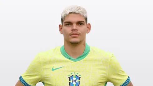 Ayrton Lucas entra na mira do Porto após ser convocado para a Seleção Brasileira