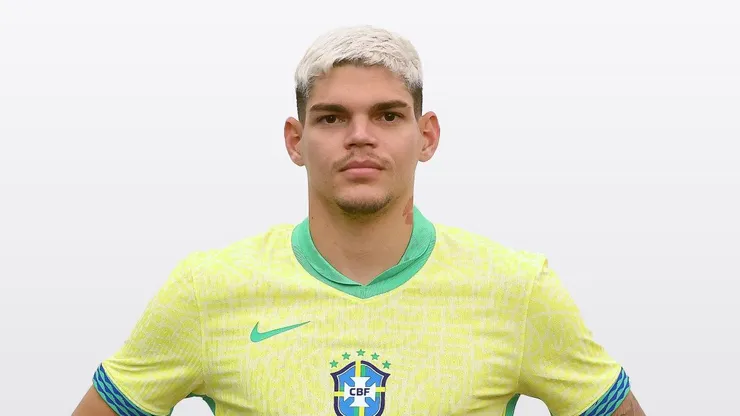 Ayrton Lucas entra na mira do Porto após ser convocado para a Seleção Brasileira