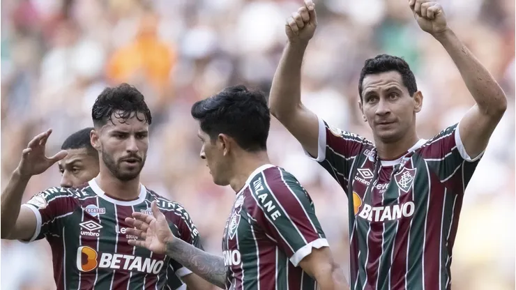 Tricolores comemoram gol de Paulo Henrique Ganso diante do RB Bragantino no Maracanã. Foto: Jorge Rodrigues/AGIF