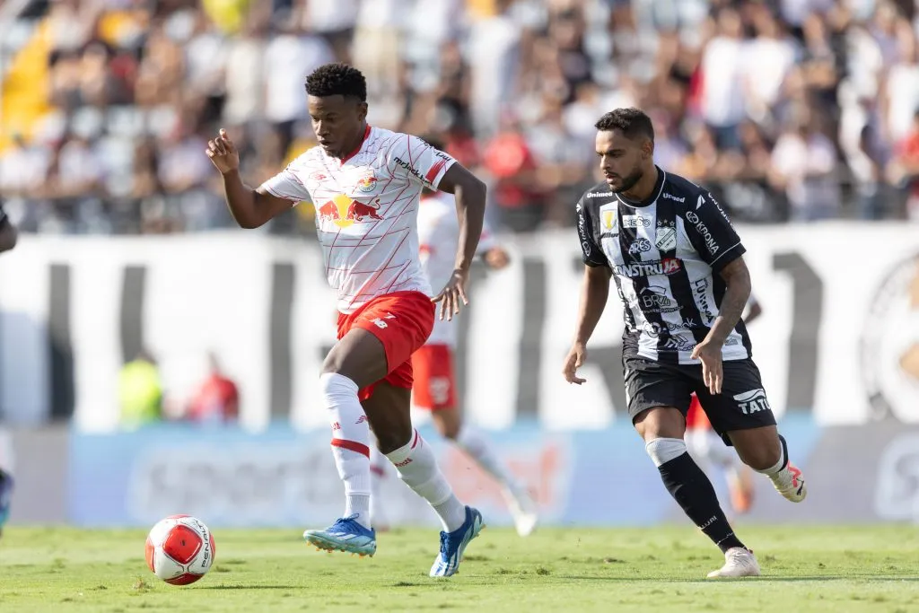 Eric Ramires no Estádio Nabi Abi Chedid em partida entre Red Bull Bragantino e Inter de Limeira, pelo Campeonato Paulista, no dia 17/03/2024. Foto: Diogo Reis/AGIF