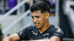 Erick Pulga na Arena Castelão comemorando gol do Ceará em confronto contra o Itabaiana, pela Copa do Nordeste, no dia 27/03/2024.