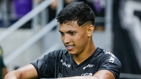 Erick Pulga na Arena Castelão comemorando gol do Ceará em confronto contra o Itabaiana, pela Copa do Nordeste, no dia 27/03/2024.