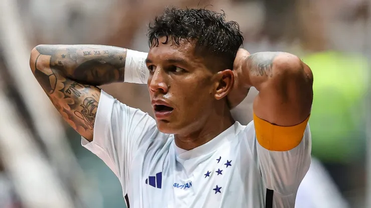 Lucas Romero lamentando chance desperdiçada pelo Cruzeiro, na final do Campeonato Mineiro contra o Atlético/MG, na Arena MRV, no dia 30/03/2024.