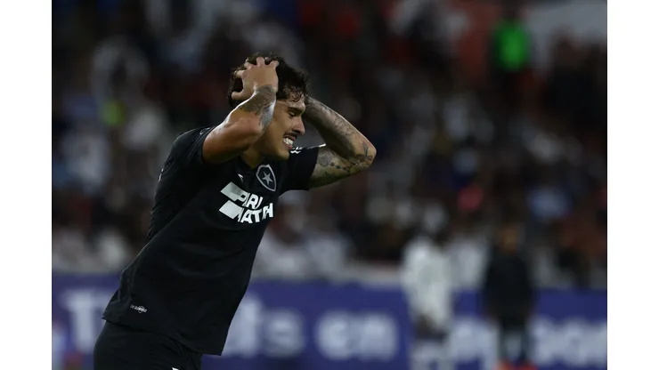 Hugo Congalves do Botafogo lamentando lance da Copa CONMEBOL Libertadores contra LDU Quito (Foto de Franklin Jacome/Getty Images)