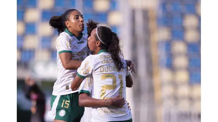 Amanda Gutierres jogadora do Palmeiras comemora seu gol com jogadoras do seu time durante partida contra o Bragantino no estadio Gabriel Marques Da Silva pelo campeonato Brasileiro A Feminino 2024. Foto: Anderson Romao/AGIF