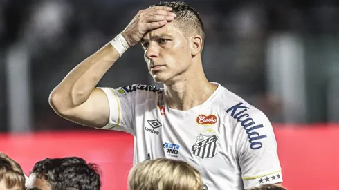 Julio Furch tem contrato válido no Santos até julho de 2025 e vai permanecer para a Série B a pedido de Carille