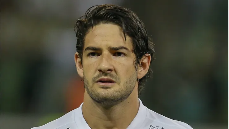 Alexandre Pato tem futuro definido no Santos