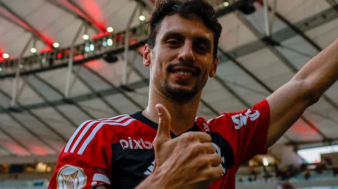 Santos estuda a chegada de zagueiro Rodrigo Caio