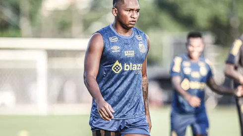 Morelos não consegue se firmar no Santos
