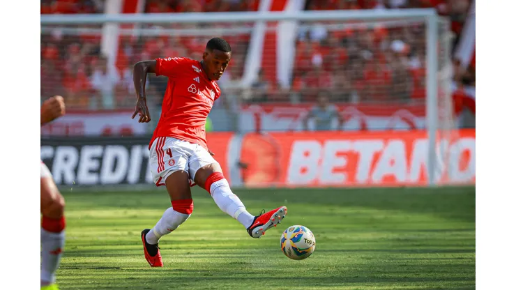 Robert Renan tem futuro indefinido no Inter