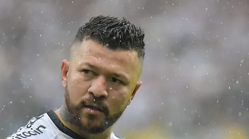 Rossi durante partida contra o Atletico-MG. Atleta está fora dos planos de Ramón Díaz.