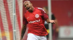 Patrick está muito próximo de ser anunciado no Santos após Galo topar ajudar nos salários - Foto: Ricardo Duarte/SCI