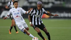 Tchê Tchê em campo pelo Botafogo na estreia da fase de grupos da Libertadores, no estádio Nilton Santos (Photo by Buda Mendes/Getty Images)
