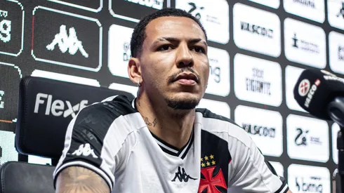 Clayton durante sua apresentação, ainda no mês de março. Foto: Leandro Amorim/Vasco.