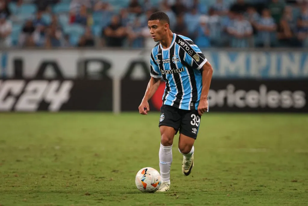 RS – PORTO ALEGRE – 09/04/2024 – COPA LIBERTADORES 2024, GREMIO X HUACHIPATO – Gustavo Nunes jogador do Gremio durante partida contra o Huachipato no estadio Arena do Gremio pelo campeonato Copa Libertadores 2024. Foto: Maxi Franzoi/AGIF