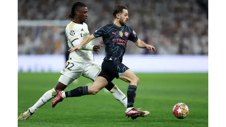 Camavinga (E), do Real Madrid, e Bernardo Silva, do Manchester City, dois destaques da terça de Champions.