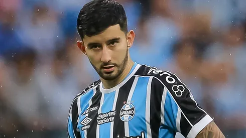 Villasanti foi zagueiro em Grêmio x Huachipato, e torcida detonou Renato Portaluppi