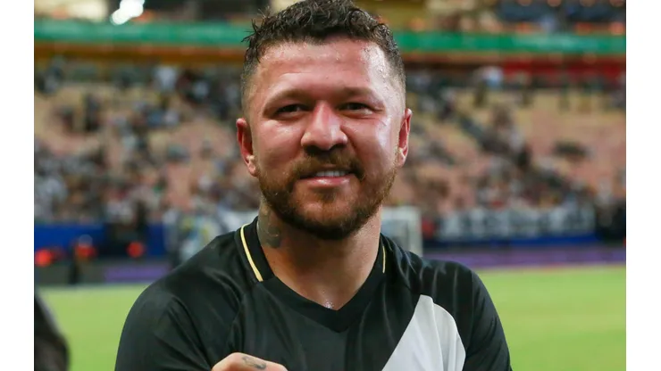 Rossi, atacante do Vasco, abriu negociação com o Santos