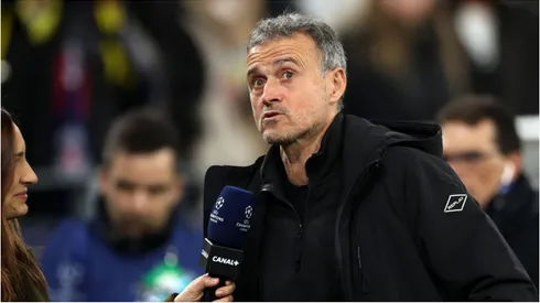 Luis Enrique dando entrevista após um jogo do PSG na Champions League - Foto: Alex Grimm/Getty Images