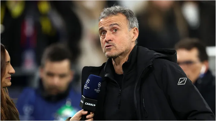 Luis Enrique dando entrevista após um jogo do PSG na Champions League - Foto: Alex Grimm/Getty Images