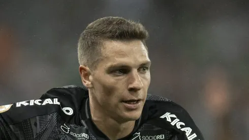 Julio Furch durante partida contra o Fluminense pelo Brasileirão 2023. Atacante pode ser negociado no mercado da bola.