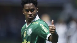 Endrick em campo pelo Palmeiras na final do Paulistão, diante do Santos, no Allianz Parque (Foto: Alexandre Schneider/Getty Images)