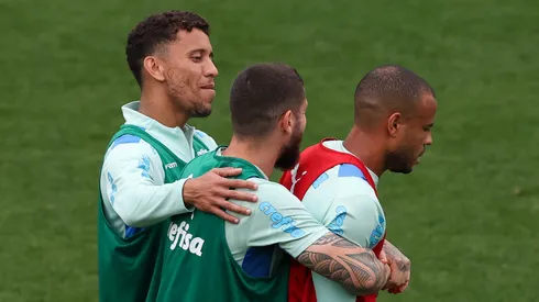 Marcos Rocha (à esquerda) deve assumir lugar de Mayke (à direita) em jogo do Palmeiras contra o Liverpool-URU - Foto: Cesar Greco/Ag. Palmeiras