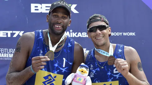 Evandro e Arthur: dupla avança nas Olimpíadas (Foto: Dhavid Normando/CBV)