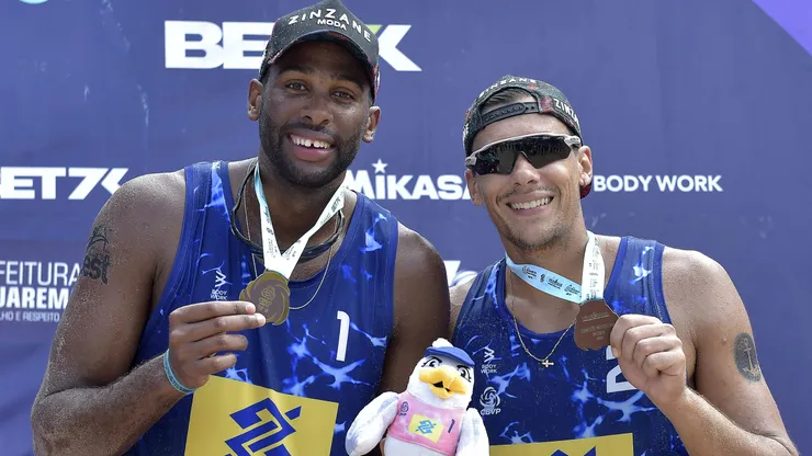Evandro e Arthur: dupla avança nas Olimpíadas (Foto: Dhavid Normando/CBV)