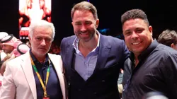 Ronaldo Fenômeno junto com Mourinho, e Eddie Hearn, promotor de eventos, em um evento na Arábia Saudita em 2024. Foto: Richard Pelham/Getty Images.