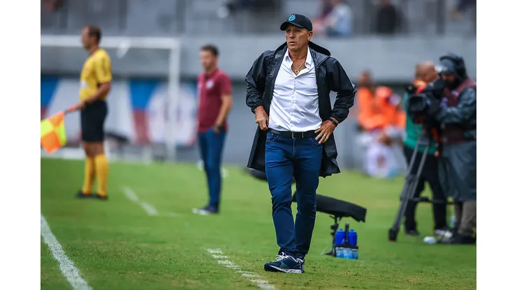 Renato Gaúcho tem dificuldades contra times chilenos sob o comando do Grêmio.