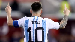 Messi comemorando em Argentina x Jamaica (Foto: Elsa/Getty Images)