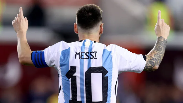Messi comemorando em Argentina x Jamaica (Foto: Elsa/Getty Images)