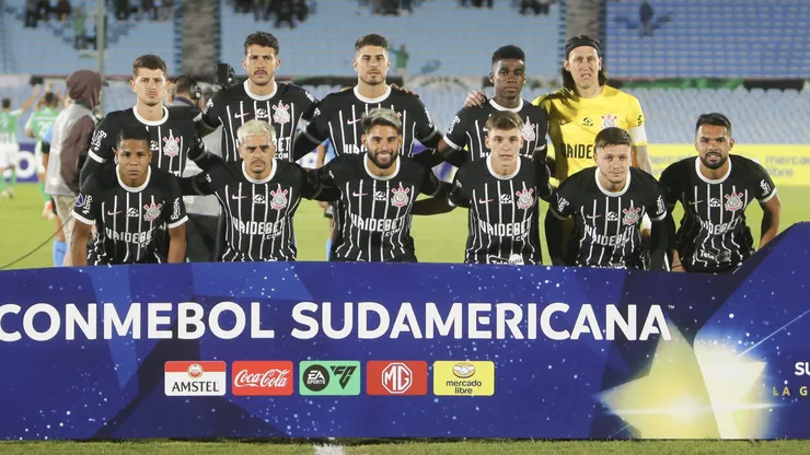Corinthians na estreia da Sul-Americana 2024 contra o Racing, do Uruguai. Foto: Ernesto Ryan/Getty Images)