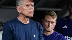 Paulo Autuori e Fernando Seabra acompanham partida do Cruzeiro - . Foto: Gustavo Aleixo/Cruzeiro