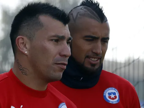 Vidal, ex-jogador do Flamengo, ganha de Medel camisa do Vasco