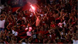 Torcedores do Flamengo durante partida do Rubro-Negro - Foto: Wagner Meier/Getty Images