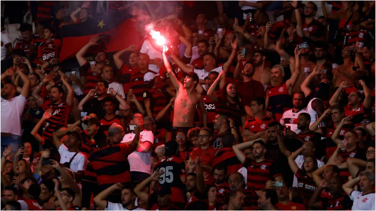 Torcedores do Flamengo durante partida do Rubro-Negro - Foto: Wagner Meier/Getty Images