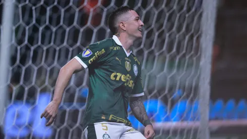 Aníbal Moreno durante a comemoração do 2° gol