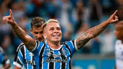 Atacante falou rapidamente durante a comemoração do título