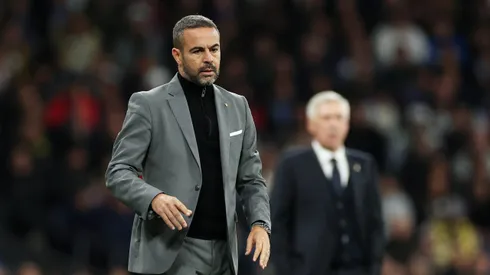 MADRID, SPAIN - NOVEMBER 08: Artur Jorge, Head Coach of SC Braga, looks on from the touchline during the UEFA Champions League match between Real Madrid and SC Braga at Estadio Santiago Bernabeu on November 08, 2023 in Madrid, Spain. (Photo by Florencia Tan Jun/Getty Images)